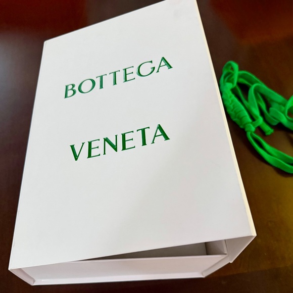 Empty Bottega Veneta White Box with Green box inside and green rope ribbon - Picture 3 of 13